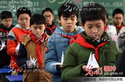 扬州:小学生观看直播参加国家公祭日