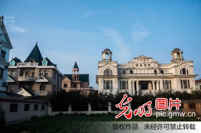 浙江绍兴:乡下农村别墅成群 入住率却不高(