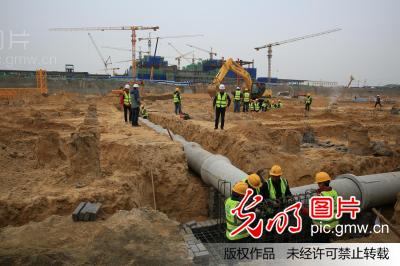 山东潍坊高铁北站春意盎然(