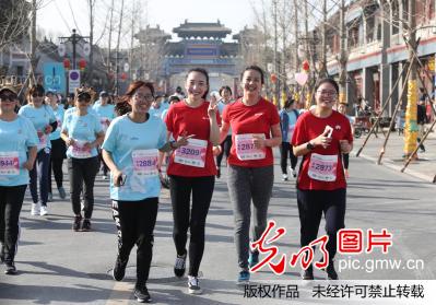 河北正定:2018河北正定女子半程马拉松开赛(