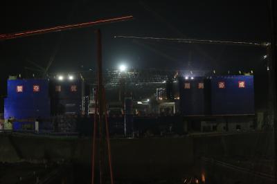 潍坊高铁北站:夜幕下施工战犹酣(