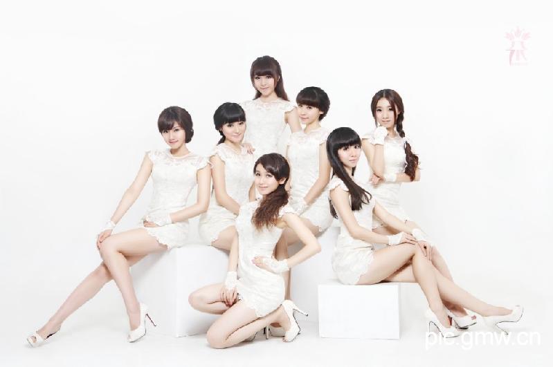 图片表达的很直观了七朵组合落花情跳的是现代舞吗是现代舞的一种落花